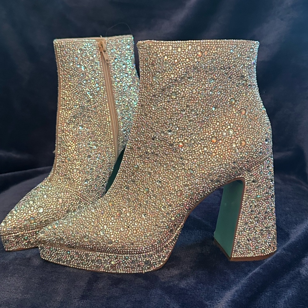 BNIB Betsey Johnson Rhinestone Della booties, size 7.5
